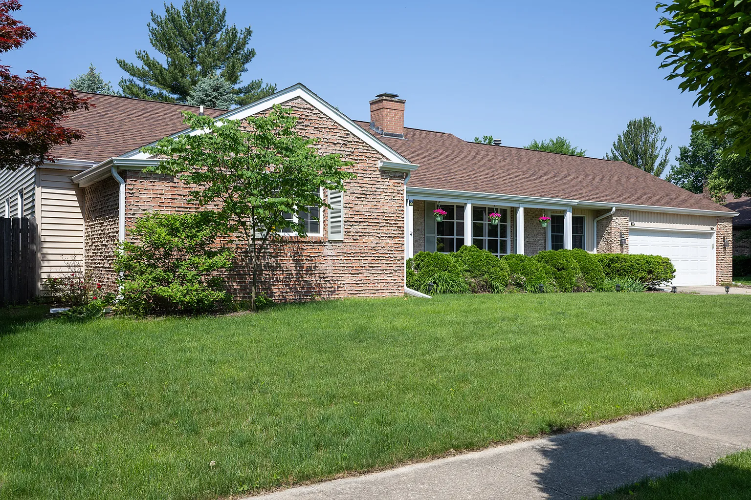 2307 Noel Dr photo 1