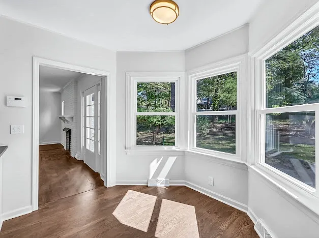111 Lois Ln — Photo 6