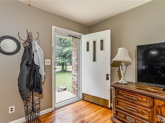 4th image of 3669 Mayfair Dr