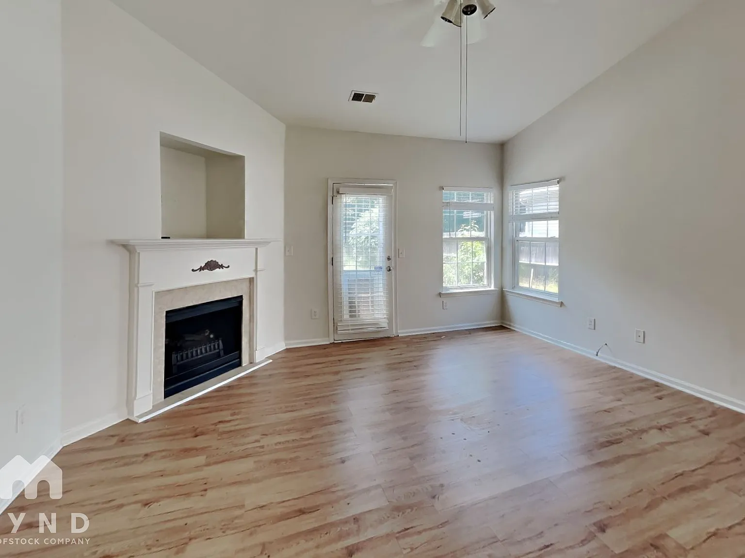 3 bed, 2.0 bath, 1520 sqft, $1,895 — Photo 2