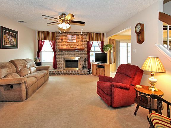 2nd image of 8358 Thorncliff Dr