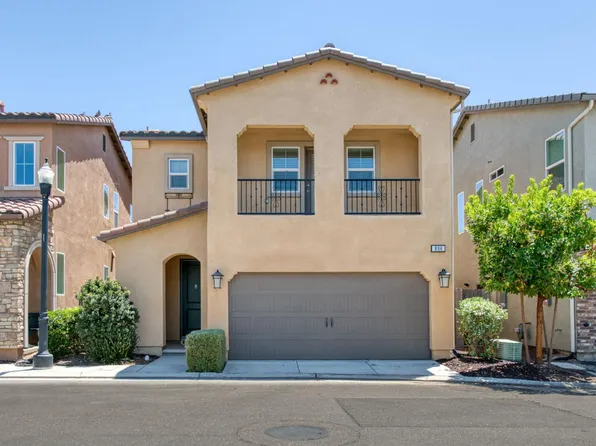 896 Lassen Ln W, Madera, CA 93636