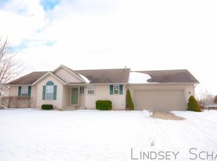 308 Glencarin Dr NE, Rockford, MI 49341