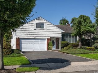 112 Roxton Rd, Plainview, NY 11803