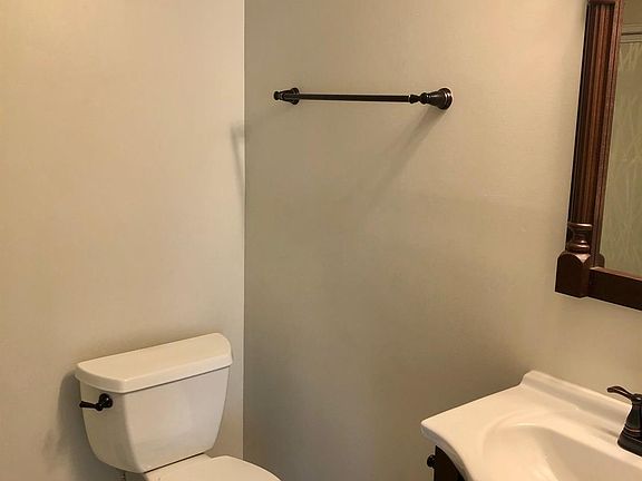5th image of 3125 Vivian Dr