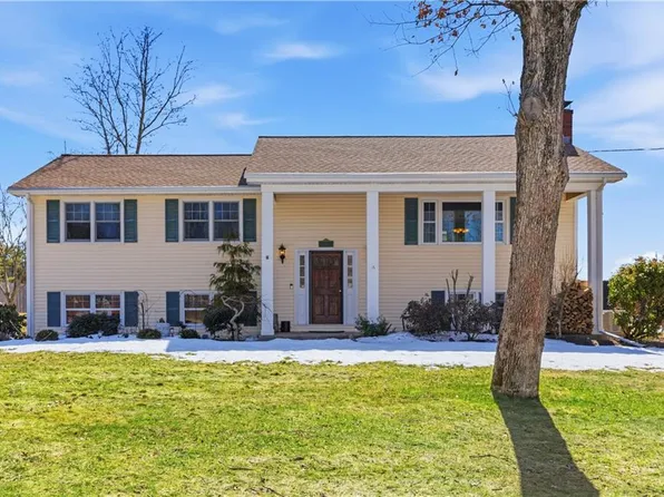 5 South Dr, Ashaway, RI 02804