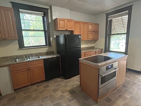 2nd image of 3944 Meramec St