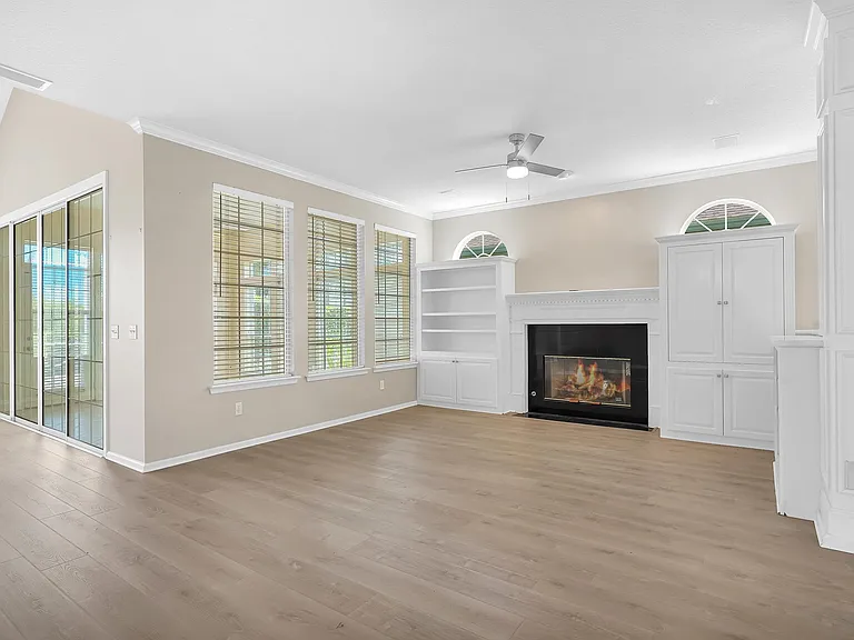 506 Lakeway Dr — Photo 6