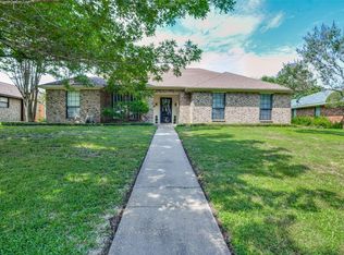 1017 Meridith Dr, Terrell, TX 75160
