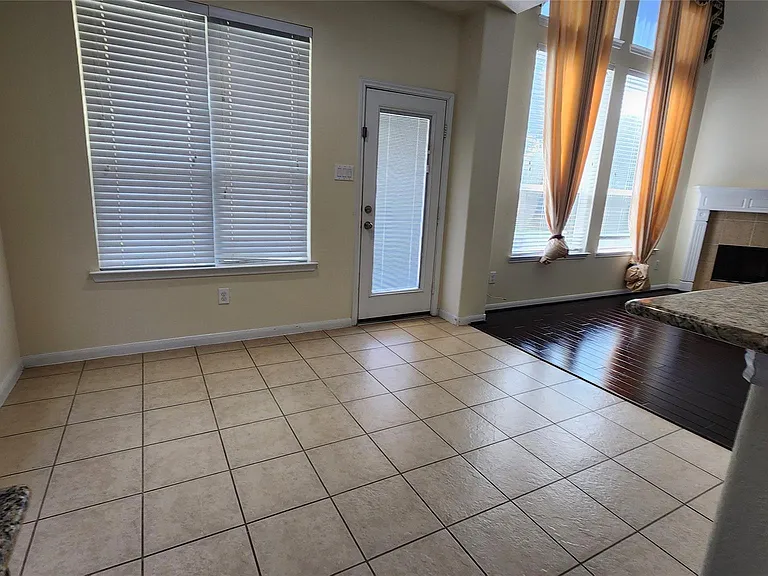 2318 Nashmor Dr — Photo 8