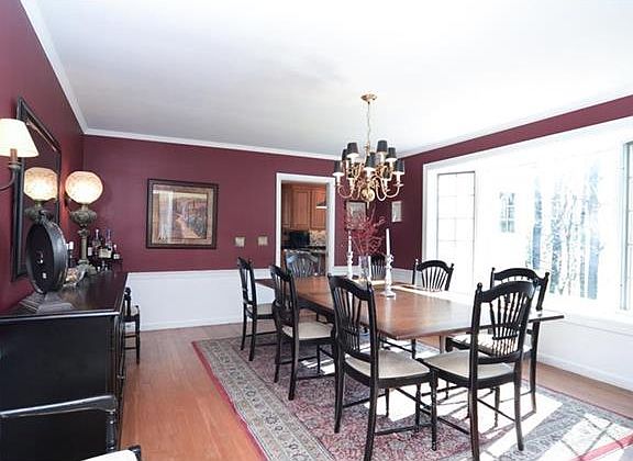5th image of 126 Fox Hill Dr