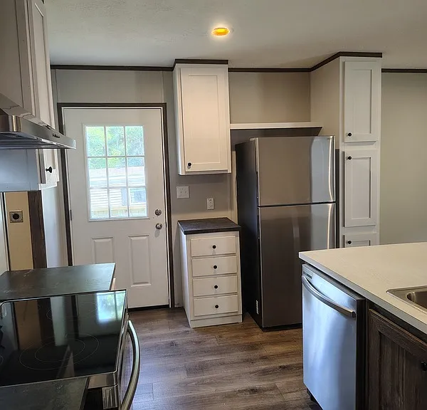 46 Poole Cir — Photo 3