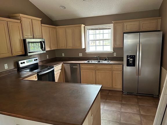 Kitchen and Breakfast Bar