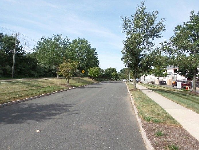 2nd image of 4 Crockett Ln