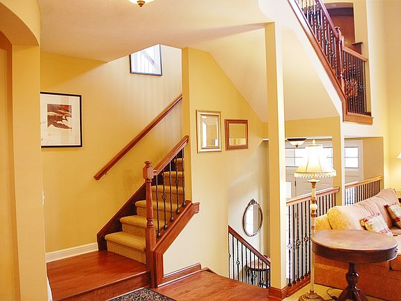 4th image of 34 Astor Pl
