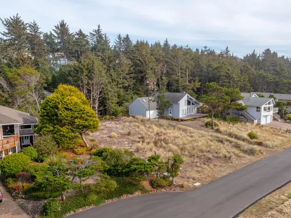 3801 NW Hidden Lake Dr, Waldport, OR 97394