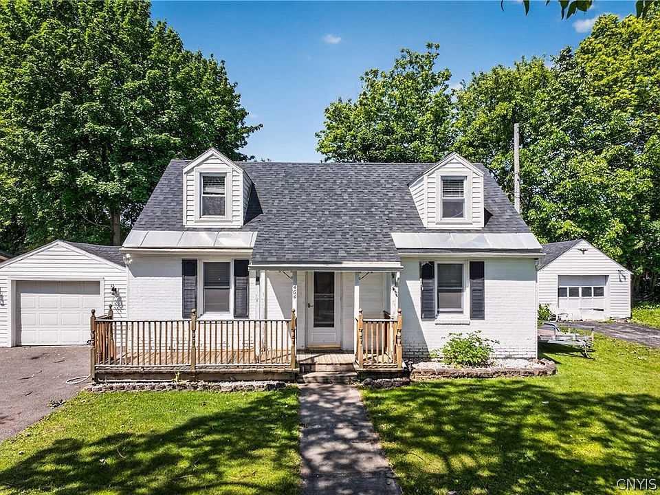 1st image of 404 Oakwood St