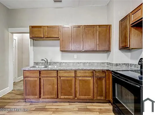 1519 W 6th St — Photo 14