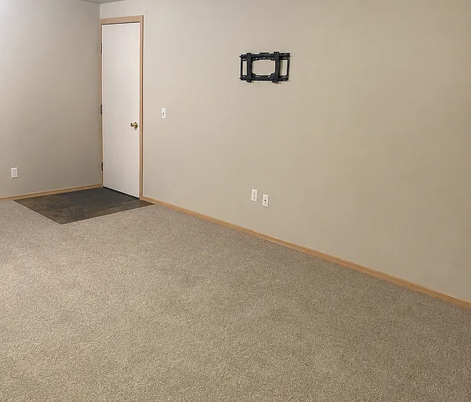 210 Valley Dr — Photo 17