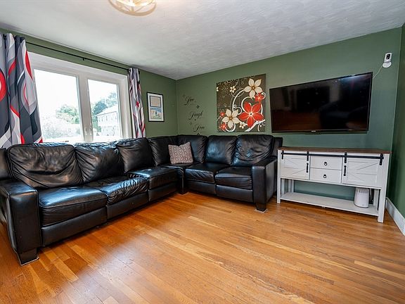 5th image of 55 Westdale Rd