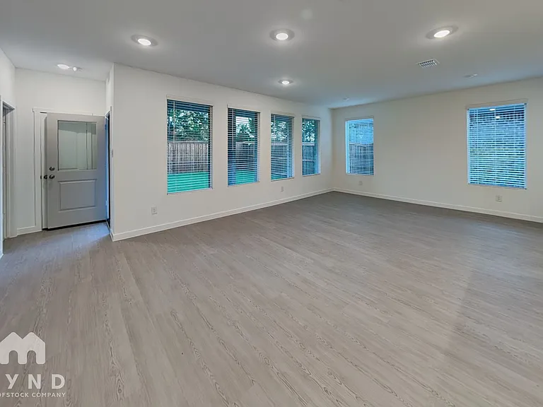 1746 Milton Dr — Photo 3