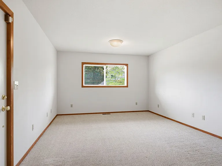 11306 SE 19th St — Photo 26