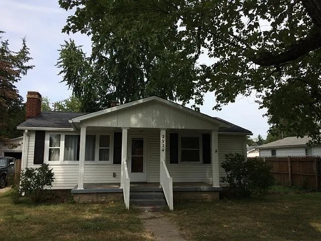 2924 Harrison Ave — Photo 1
