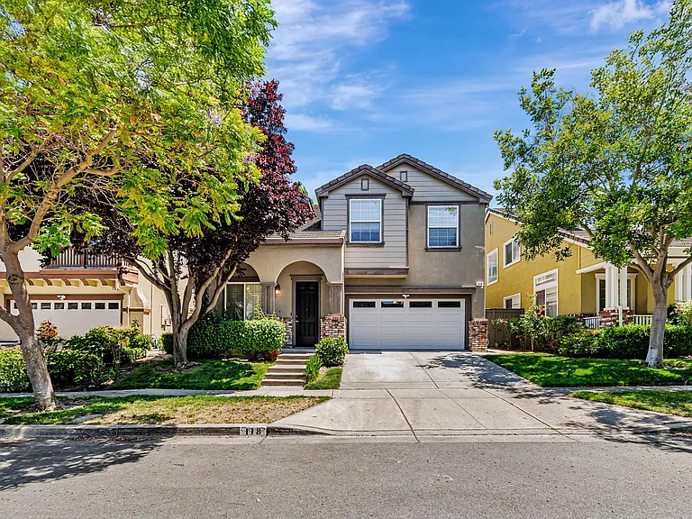 118 Copper Beech Gln — Photo 1