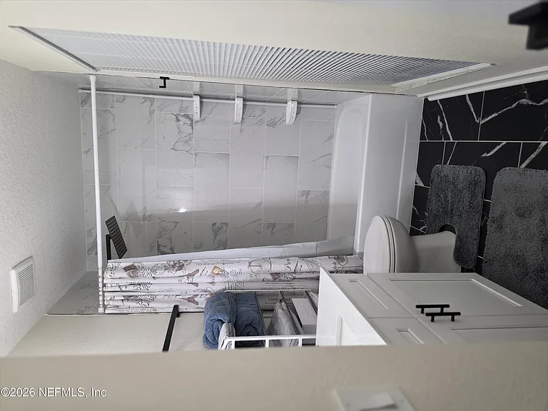 7411 Colony Cove Ln — Photo 18
