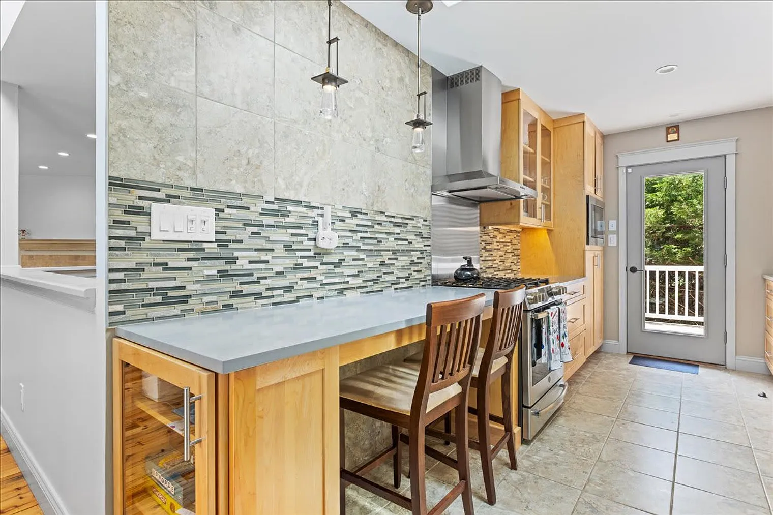 3 bed, 3.0 bath, 1797 sqft, $8,167 — Photo 4