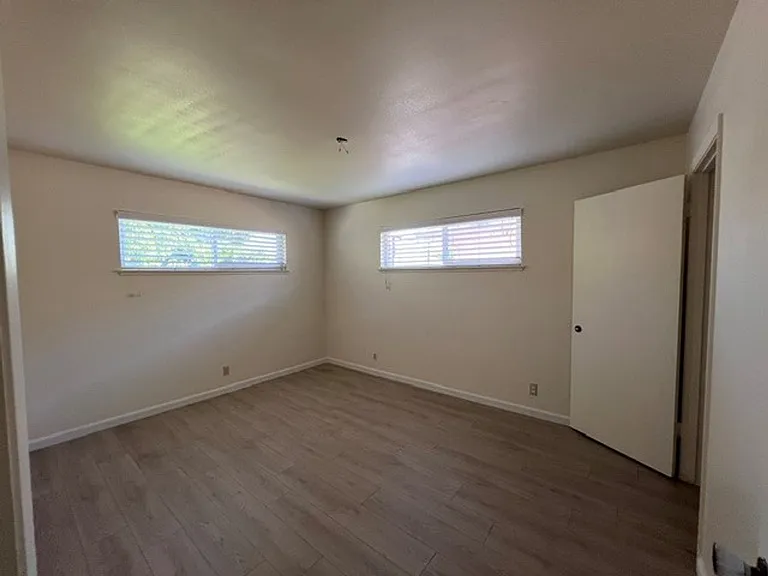 6801 Las Palamitas Way - South Land Park Duplex with central heat and air. Close to shopping and ... — Photo 6