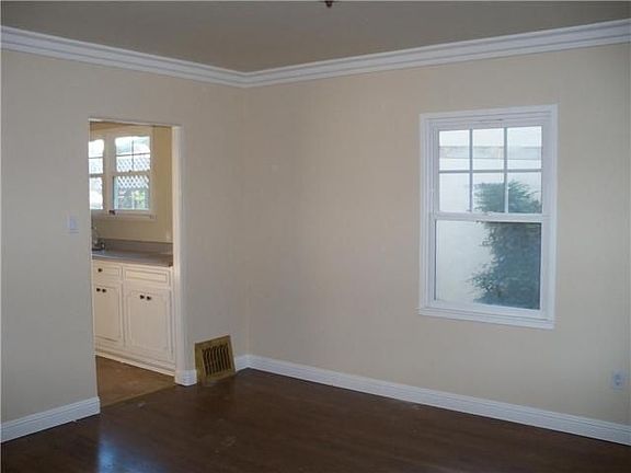 5th image of 608 Cleveland St
