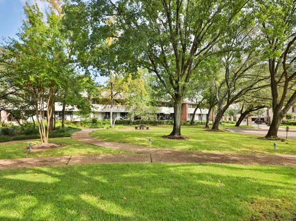 666 S Ripple Creek Dr #A, Houston, TX 77057