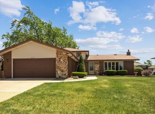8239 Saint Andrews Dr, Orland Park, IL