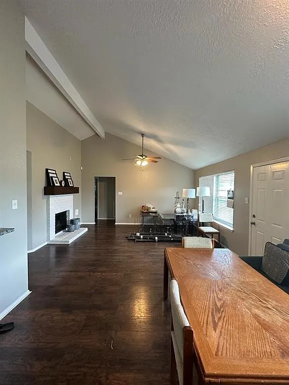 4 bed, 2.0 bath, 1605 sqft, $2,150 — Photo 4