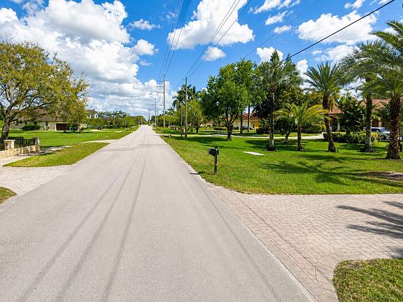 3rd image of 12465 SW 20th Street