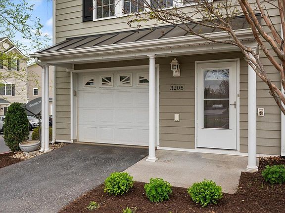 3rd image of 3205 Caroline Ct