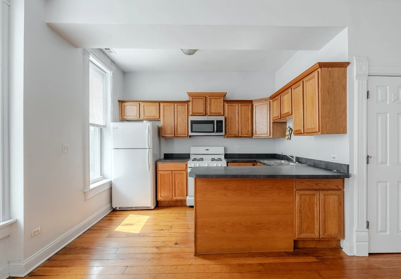 1 bed, 1.0 bath, 540 sqft, $1,975 — Photo 2