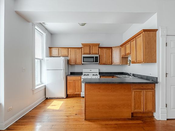 2nd image of 1470 W Huron St APT 3F