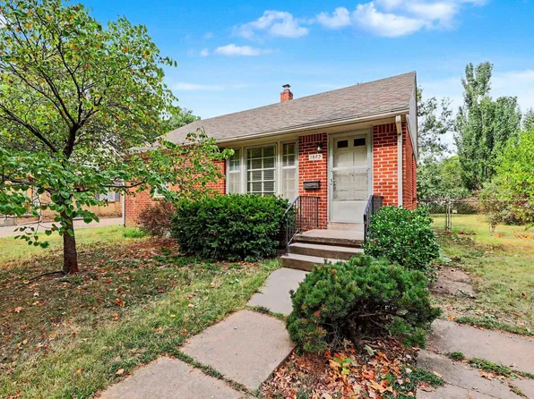 1863 S Parkwood Ln, Wichita, KS 67218