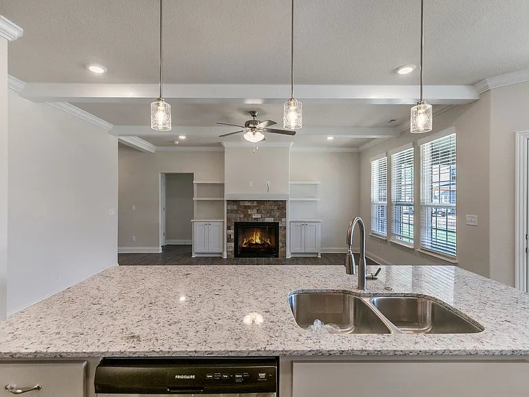 411 Linda Ln — Photo 11