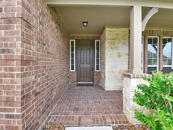 4th image of 18111 Fernwood Bend Dr