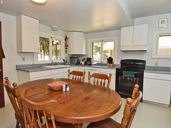 3rd image of 3805 NE 88th St