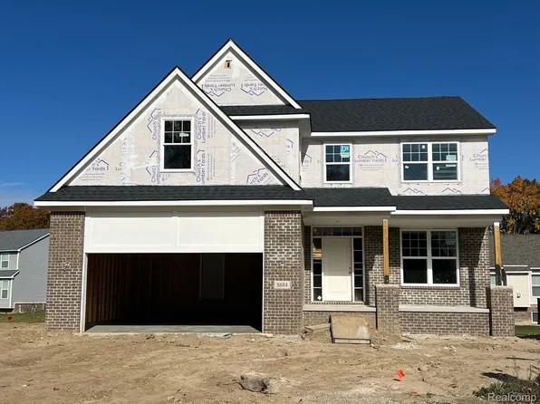 8684 Sawgrass Ln, White Lake, MI 48386