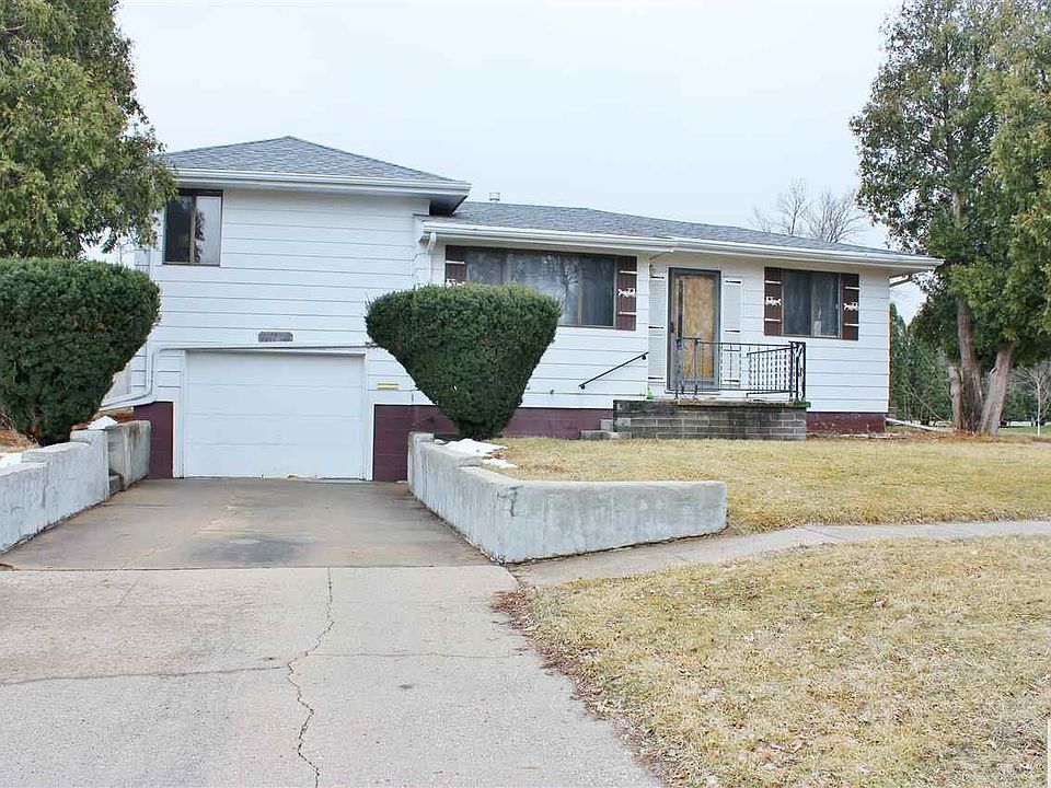 1st image of 704 E 19th St