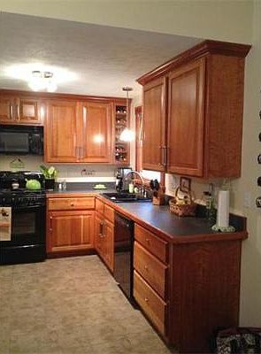 4th image of 572 Coronation Dr
