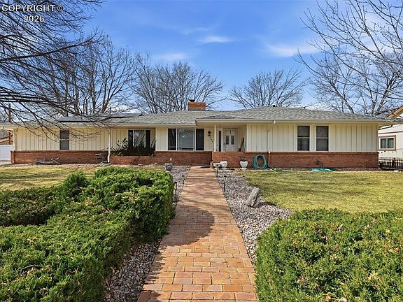 2nd image of 682 Ridgewood Rd