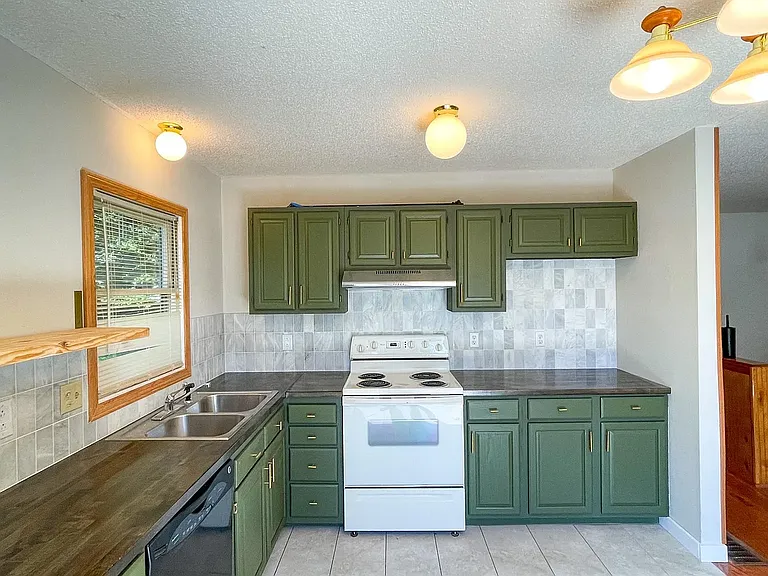 10 Miami Cir — Photo 5
