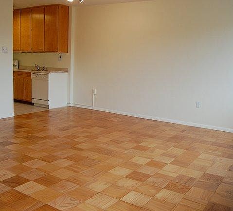 5th image of 4101 Cathedral Ave NW APT 1116