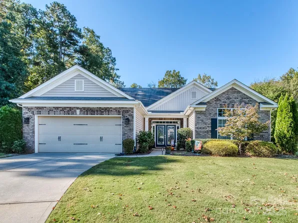 709 Virginia Pine Ln, Lake Wylie, SC 29710